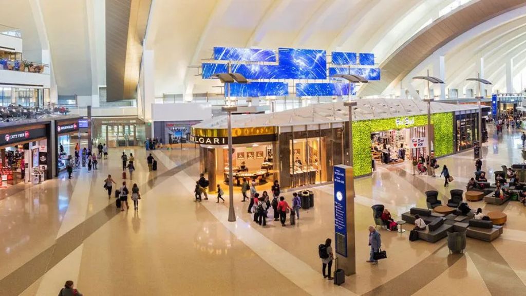 LAX Leisure and Comfort Features